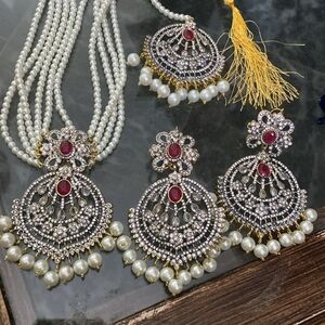 Elegant Pearl and Ruby Jewelry Set